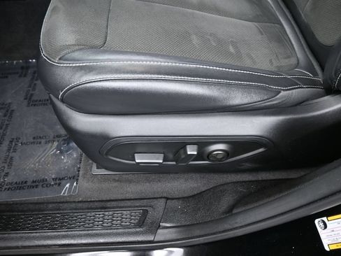 Used 2022 Jeep Grand Cherokee L Laredo RWD image 17