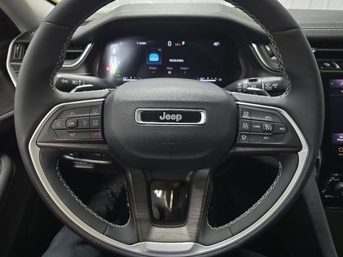 Used 2023 Jeep Grand Cherokee Limited AWD/4WD image 21