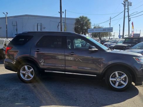 Used 2018 Ford Explorer XLT w/ Equipment Group 201A image 5
