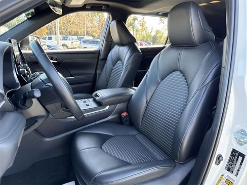 Used 2024 Toyota Highlander XSE image 9