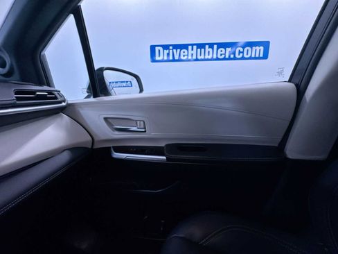 Used 2025 Toyota Sienna Limited image 35