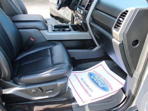 Used 2020 Ford Expedition XLT image 14