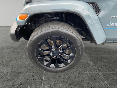 Used 2024 Jeep Wrangler Unlimited Sahara AWD/4WD image 14