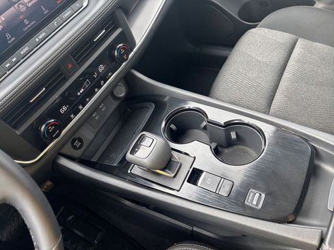 Used 2025 Nissan Rogue SV image 43