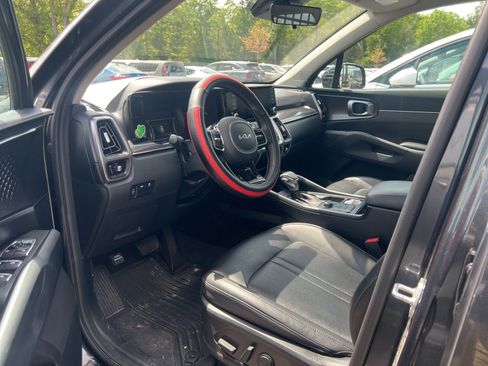 Used 2023 Kia Sorento S w/ Panoramic Sunroof Package image 5