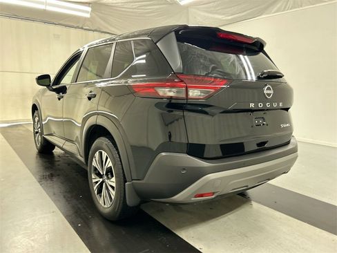 Used 2023 Nissan Rogue SV image 9