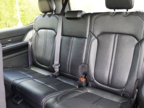 Certified 2024 Jeep Wagoneer Series II w/ Flexible Seating Group AWD/4WD image 19