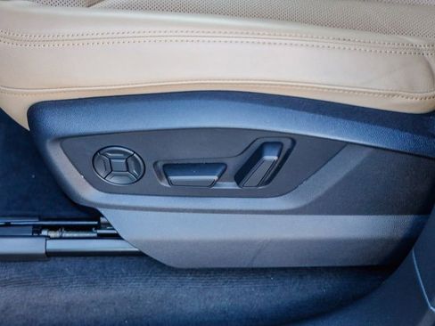 Used 2023 Audi Q8 Prestige w/ Prestige Package image 23