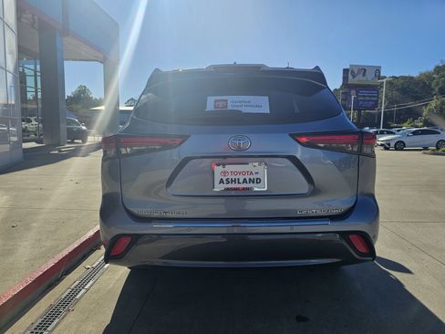 Certified 2021 Toyota Highlander Limited image 6