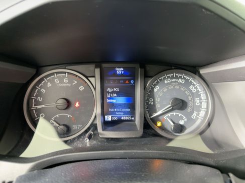 Used 2019 Toyota Tacoma TRD Off-Road image 17