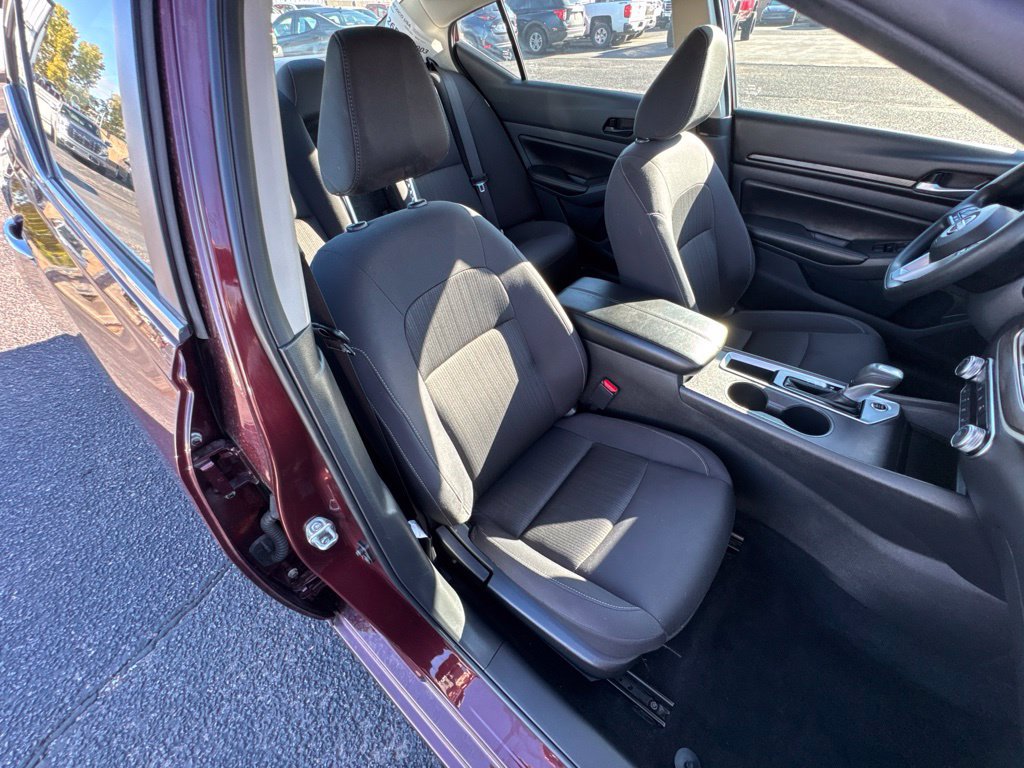 Used 2025 Nissan Altima 2.5 SV FWD image 24