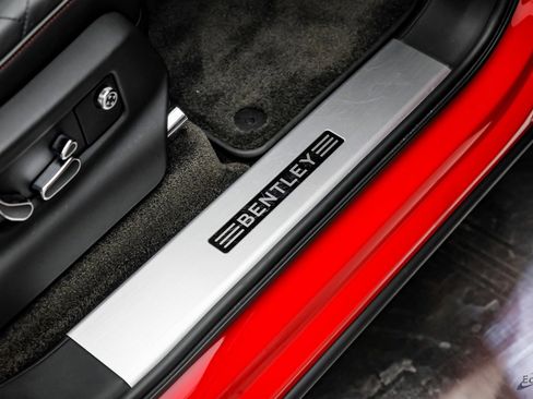 Used 2019 Bentley Bentayga image 51