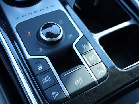 Used 2022 Kia Sorento SX Prestige w/ Panoramic Sunroof Package image 14