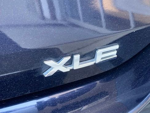 Used 2022 Toyota Highlander XLE AWD/4WD image 4