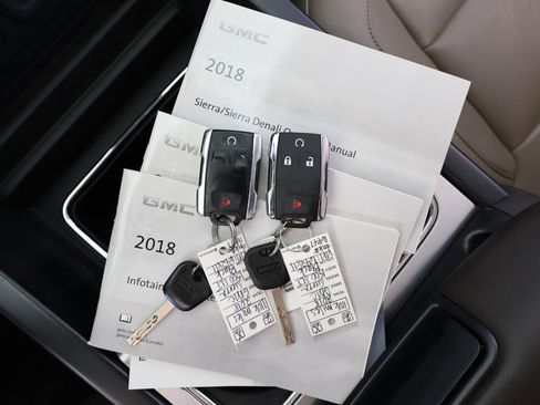 Used 2018 GMC Sierra 1500 SLT AWD/4WD image 28