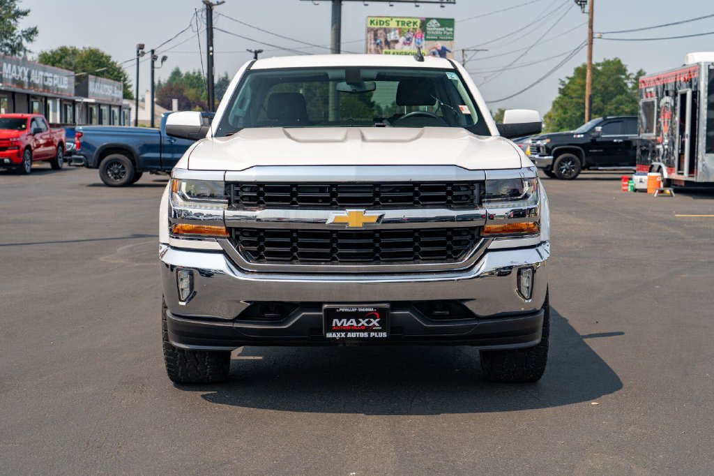 Used 2018 Chevrolet Silverado 1500 LT w/ LT Eassist Package AWD/4WD image 3