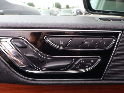 Used 2019 Lincoln Navigator Reserve AWD/4WD image 13