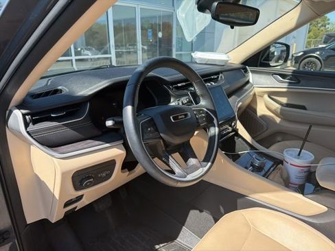 Used 2022 Jeep Grand Cherokee L Limited w/ Trailer Tow Group (B) image 9