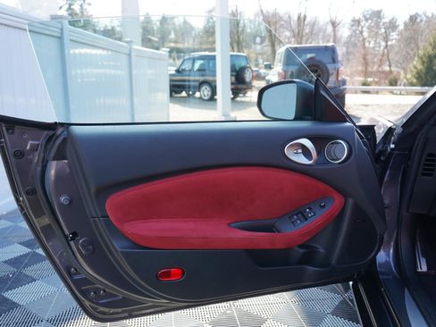 Used 2010 Nissan 370Z Touring w/ Sport Pkg image 16