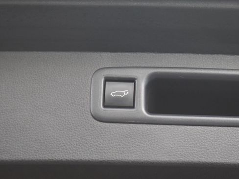 Used 2024 Toyota Highlander LE AWD/4WD image 13