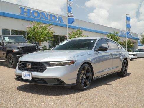 Used 2025 Honda Accord Sport image 1