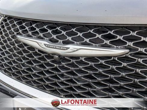 Certified 2024 Chrysler Pacifica Touring-L image 9