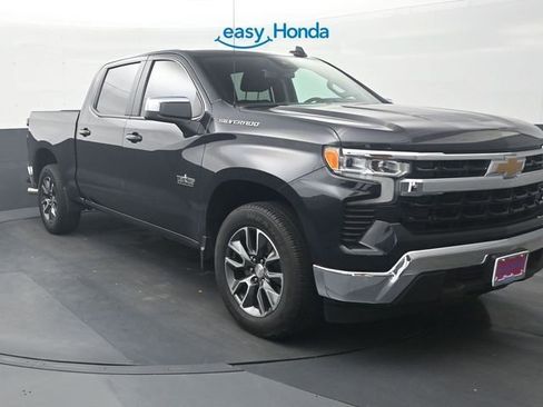 Used 2022 Chevrolet Silverado 1500 LT w/ Convenience Package II RWD image 2