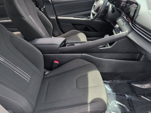 Used 2025 Hyundai Elantra SEL FWD image 31