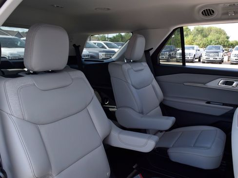New 2026 Ford Explorer Active w/ Active Comfort Package RWD image 22