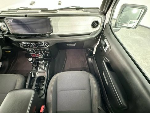 Used 2024 Jeep Gladiator Sport AWD/4WD image 11