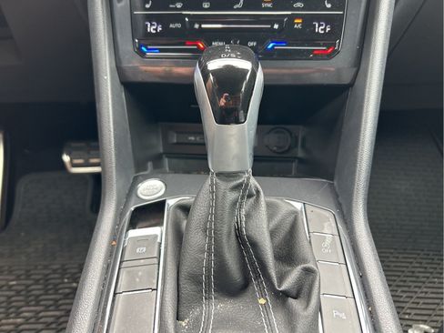 Used 2024 Volkswagen Tiguan SE R-Line FWD image 31