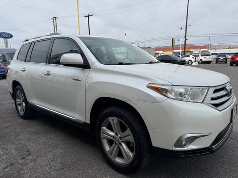 Used 2012 Toyota Highlander Limited w/ Tow Pkg FWD image 2
