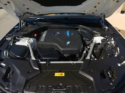 Used 2023 BMW 530e w/ Premium Package image 25