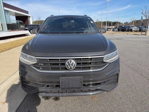 Used 2023 Volkswagen Tiguan SE R-Line image 9