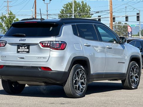 Used 2025 Jeep Compass Limited AWD/4WD image 4