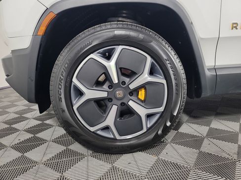 Used 2024 Rivian R1S Adventure AWD/4WD image 9