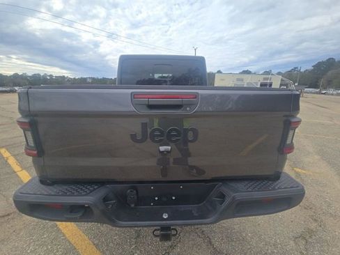 Used 2021 Jeep Gladiator Willys image 5