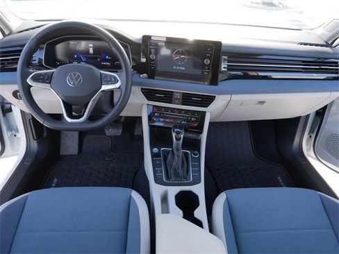 Certified 2025 Volkswagen Jetta SE image 22