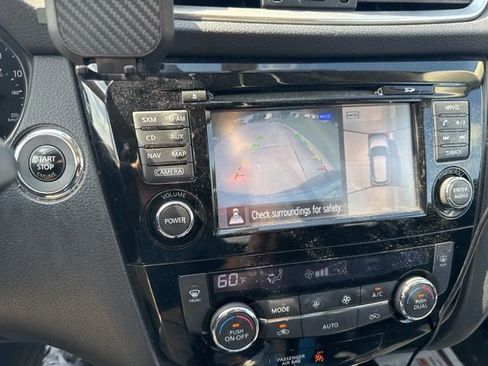 Used 2016 Nissan Rogue SV w/ SV Premium Package AWD/4WD image 11