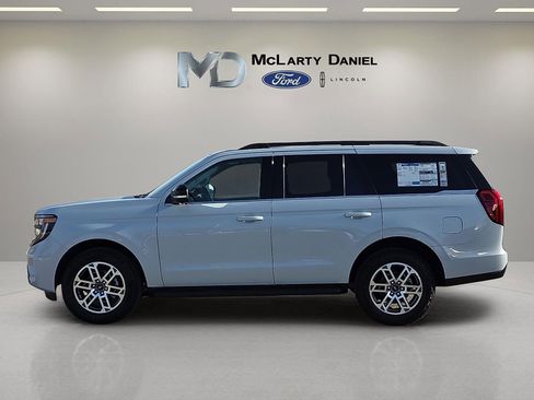 New 2026 Ford Expedition Active image 3