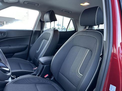 New 2025 Hyundai Venue Limited image 14