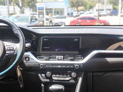 Used 2022 Kia Niro Touring Special Edition FWD image 17