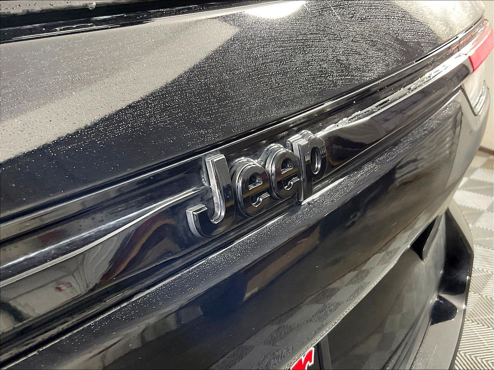 Used 2023 Jeep Grand Cherokee Altitude AWD/4WD image 24