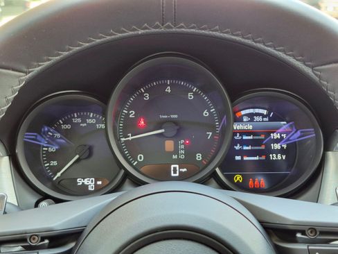 Certified 2026 Porsche Macan AWD/4WD image 16