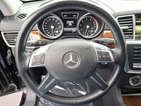 Used 2014 Mercedes-Benz GL 550 4MATIC image 21