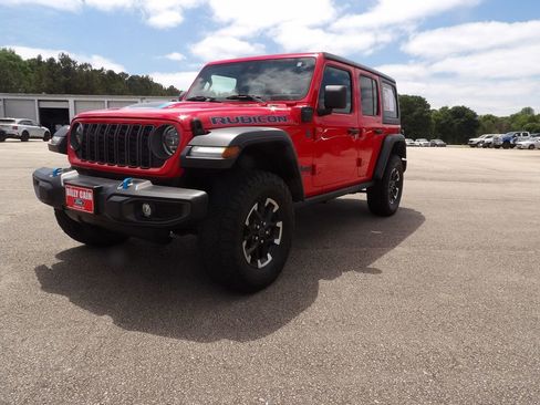 Used 2024 Jeep Wrangler Unlimited Rubicon 4xe AWD/4WD image 4