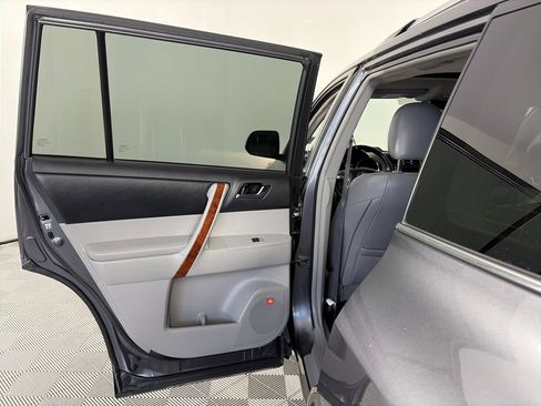 Used 2013 Toyota Highlander Limited AWD/4WD image 12