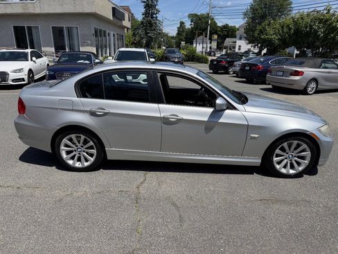 Used 2011 BMW 328i xDrive Sedan AWD/4WD image 9