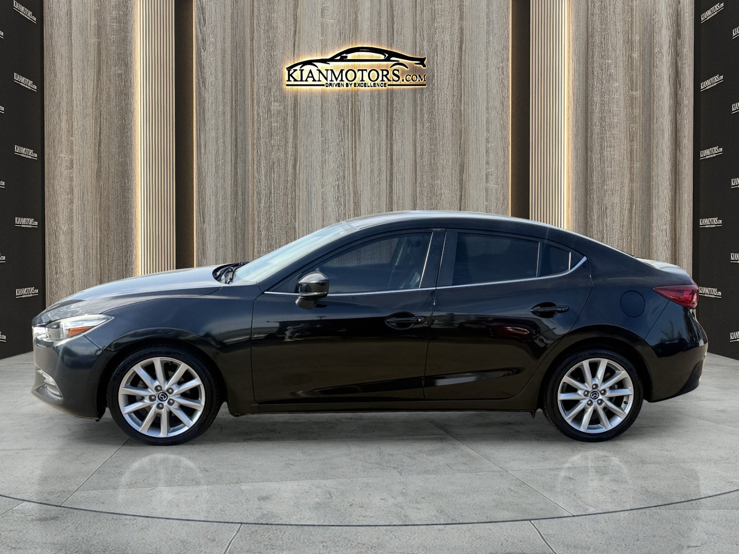 Used 2017 MAZDA MAZDA3 Touring FWD image 4