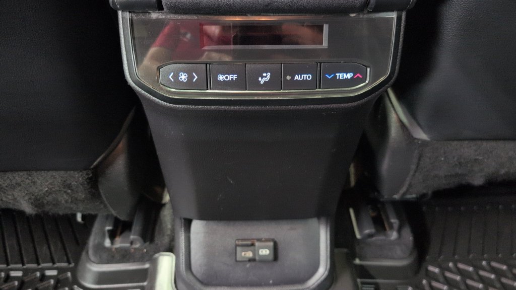 Used 2022 Toyota Highlander XLE AWD/4WD image 21